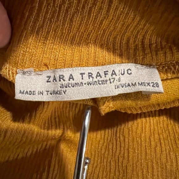 Zara Goldenrod Medium blouse with unique sleeves - Picture 4 of 5